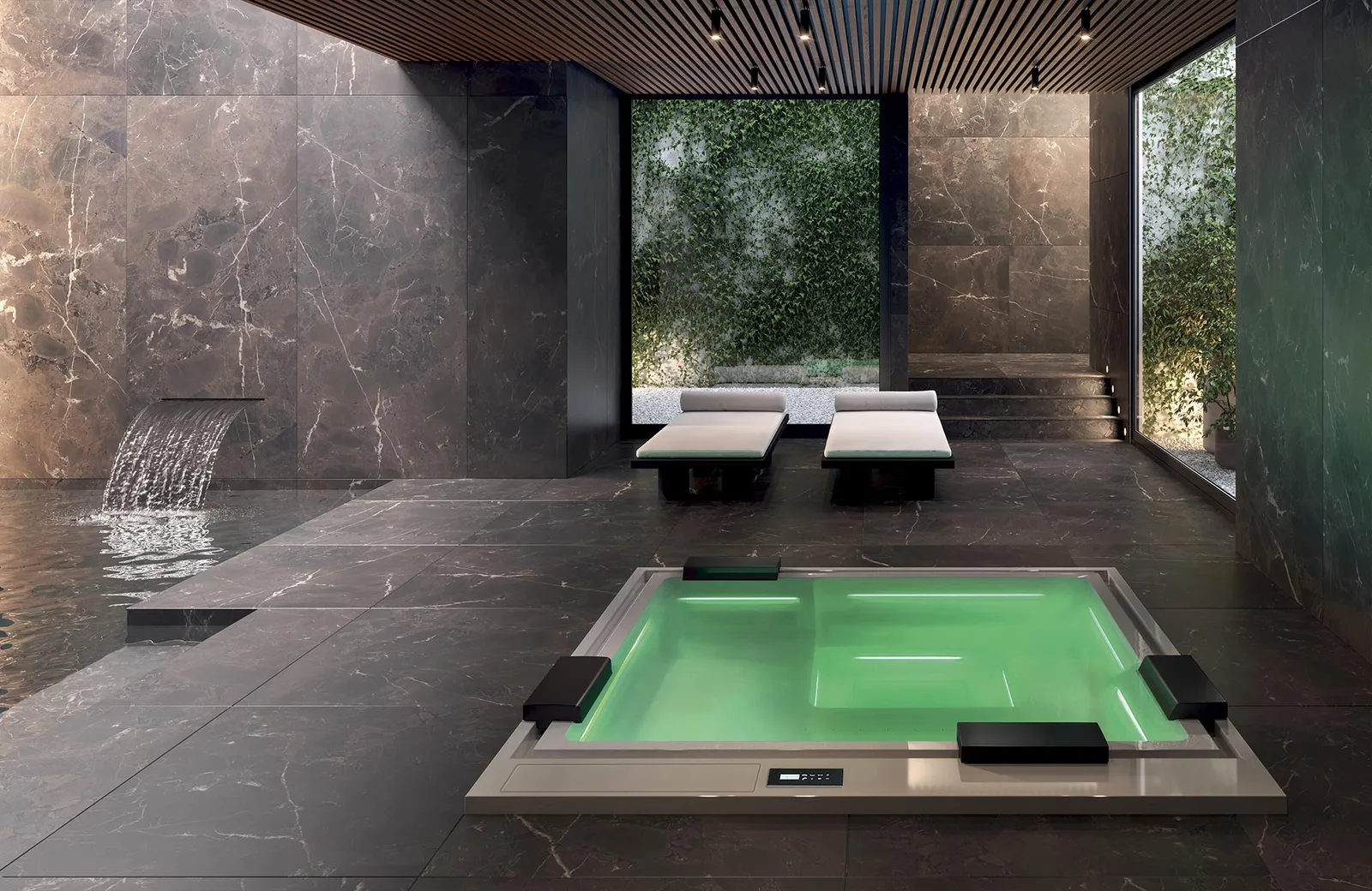 Verzonken vierkante spa van Gruppo Treesse met groen verlicht water in een wellnessruimte van donker marmer, met een waterval in een binnenbad en twee ligbedden voor een wand met groen