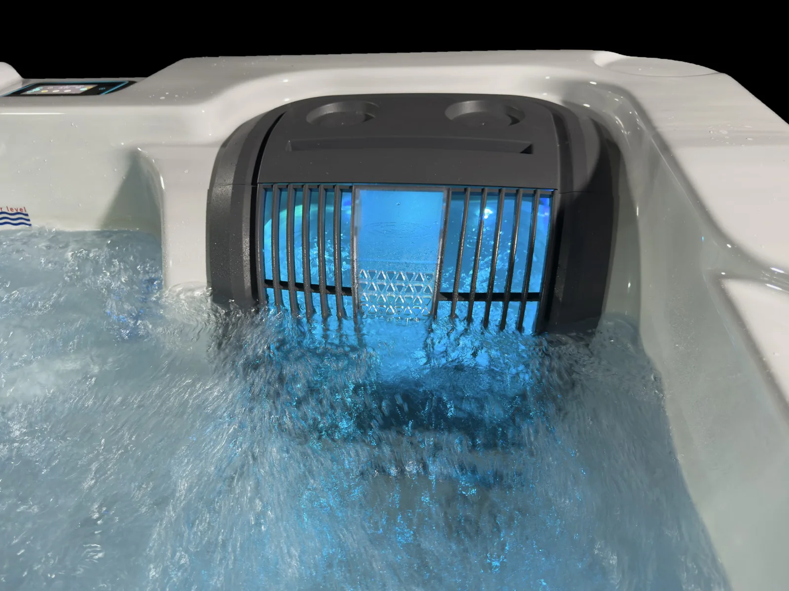 Ingebouwd filter met verlichting in een Harmonic jacuzzi, een van de jacuzzi-onderdelen die de dealer via AquaVuro bestelt
