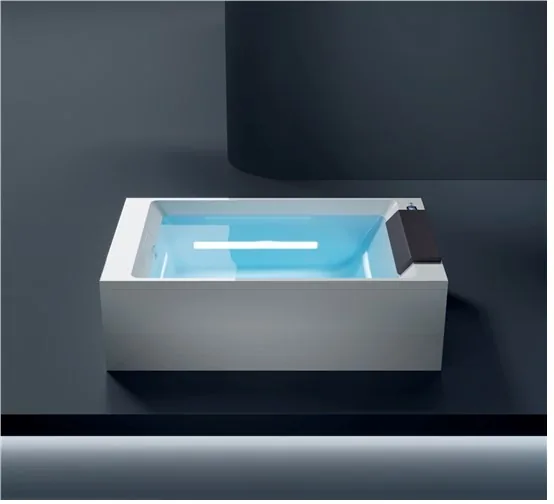 Gruppo Treesse Soul Spa 120, de smalste Soul Spa als ingebouwde spa in een donkere studio-opstelling