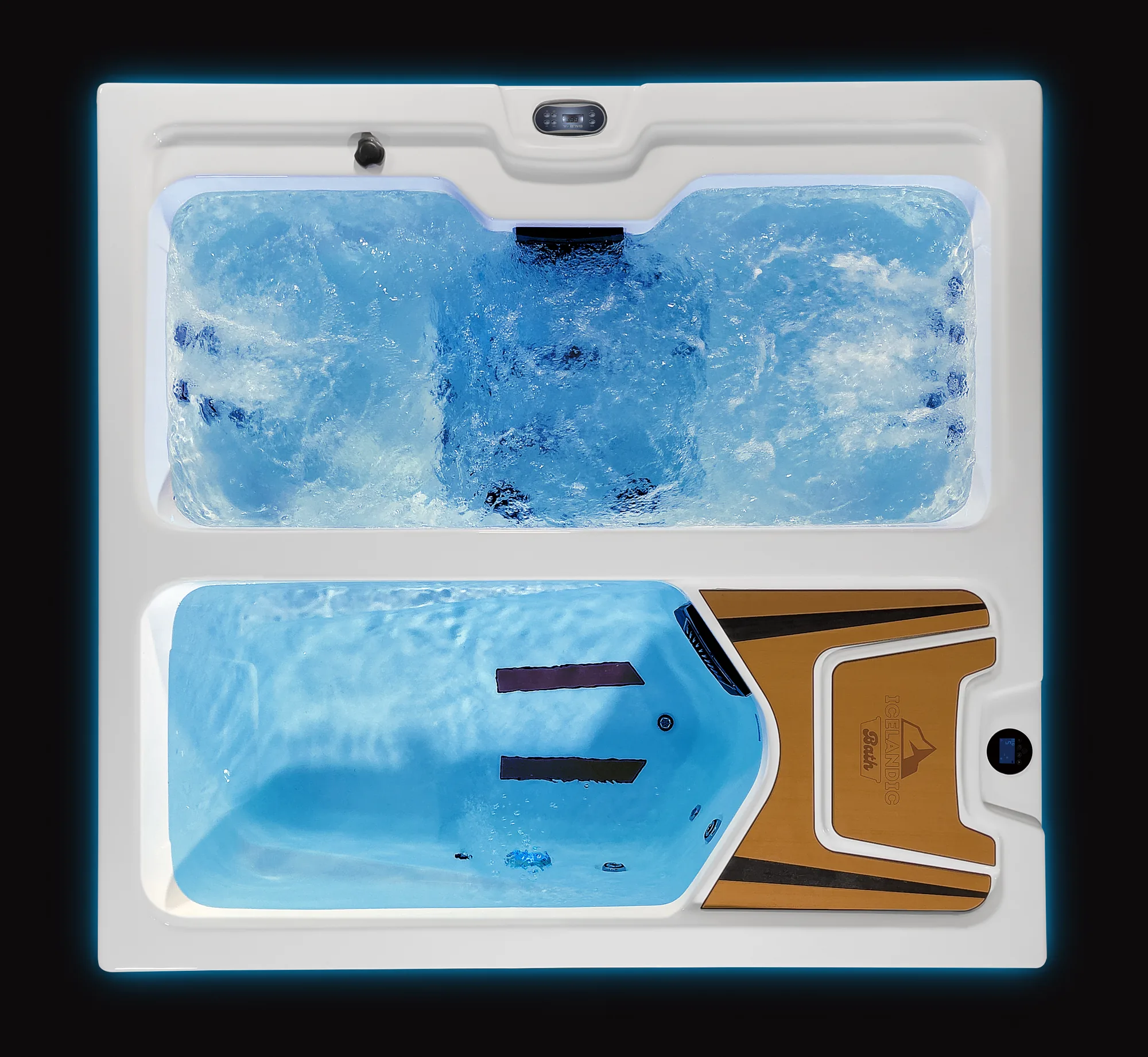 Icelandic Fire & Ice van bovenaf: een warm bubbelbad en een ijsbad met donkerblauw water in één toestel