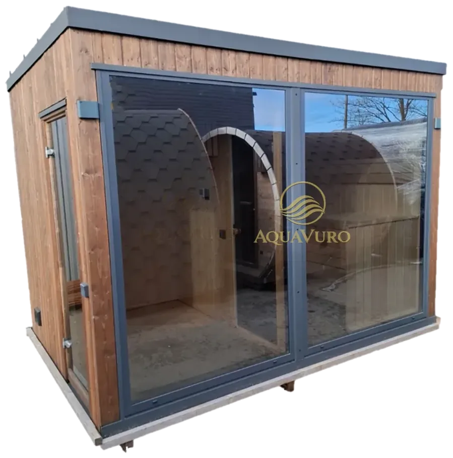 Mojodas Coziness Grande, een buitensauna met bruine houten gevelbekleding, een brede glazen voorgevel met twee panelen en een zijdeur onder een plat dak